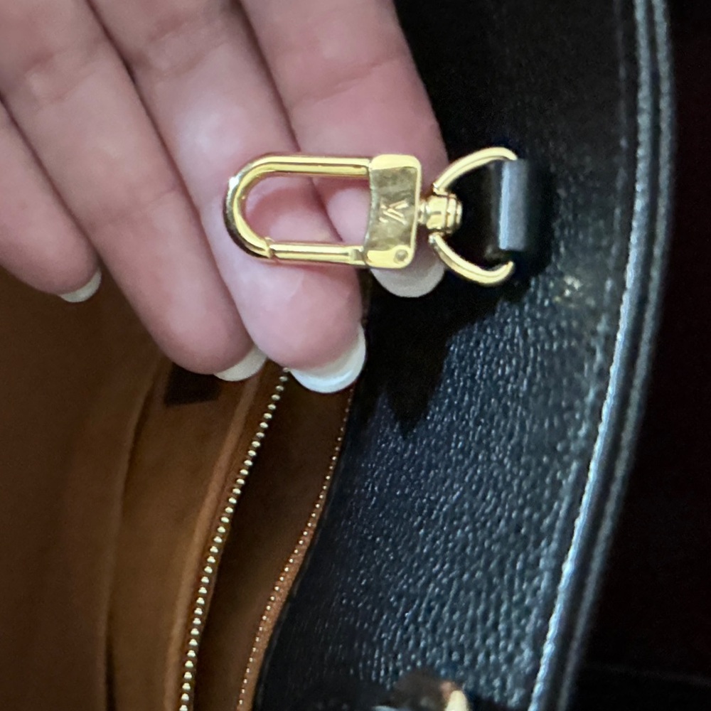Louis Vuitton Black Onthego GM Tote Bag - Picture 13 of 16